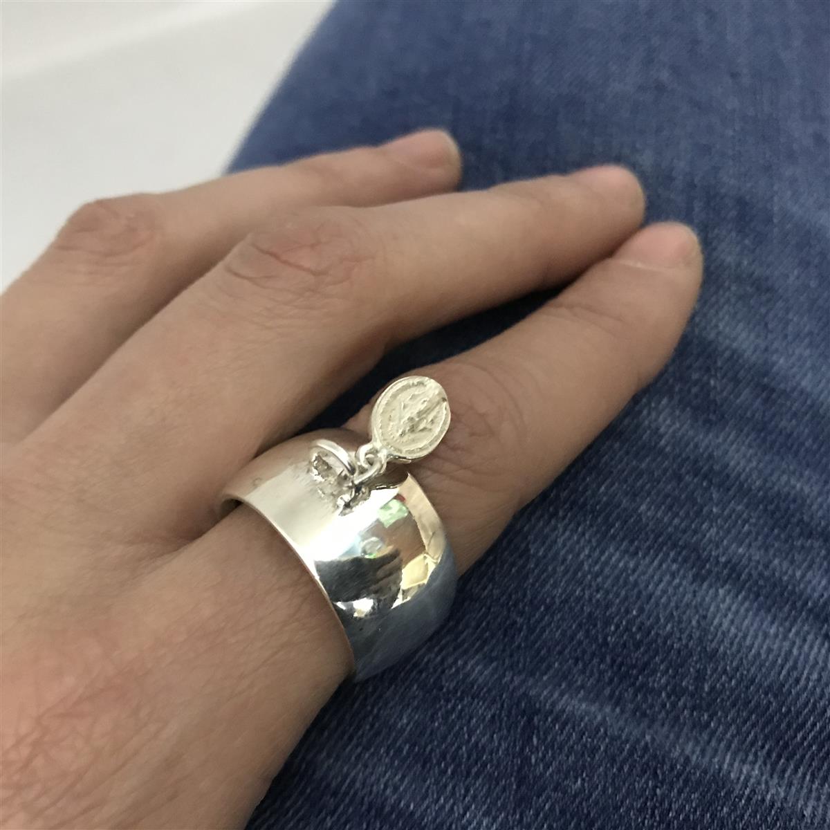 Anillo con dije colgante deals